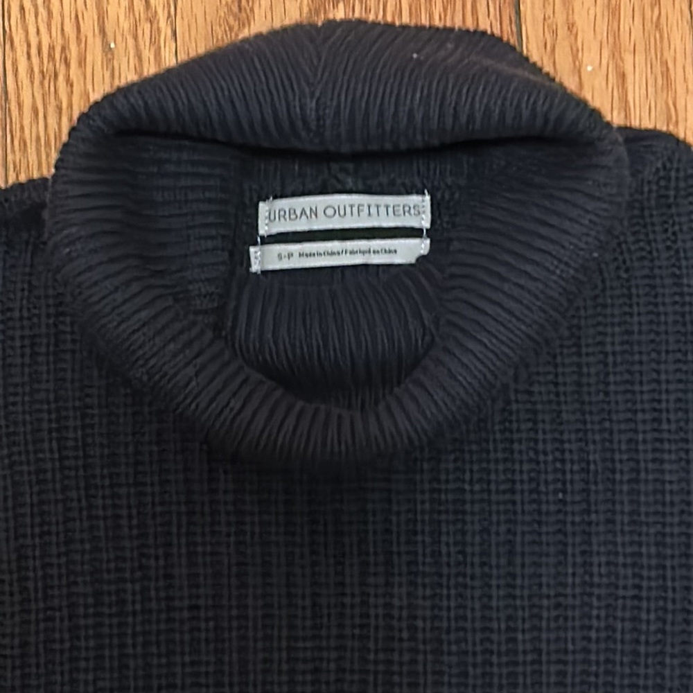 URBAN OUTFITTERS Wide Ribbed Black Turtleneck Sweater Size Small/Petite S/P